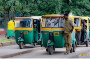 Read more about the article ಆಟೋ ಮೇಲೆ ರಾಜಕೀಯ ಪಕ್ಷಗಳ ಫೋಟೋ ಹಾಕಿದ್ರೆ ಬೀಳುತ್ತೆ ದಂಡ!!