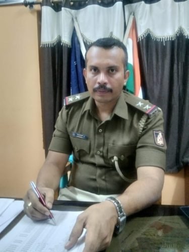 You are currently viewing LOCAL EXPRESS : PSI ಟಿ. ಗುರುರಾಜ್ ಭರ್ಜರಿ ಬೇಟೆ : ಇಸ್ಪೀಟ್ ಆಡುವವರಿಗೆ ನಡುಕ ಹುಟ್ಟಿಸಿದ ಪೊಲೀಸ್ ಅಧಿಕಾರಿ..!!